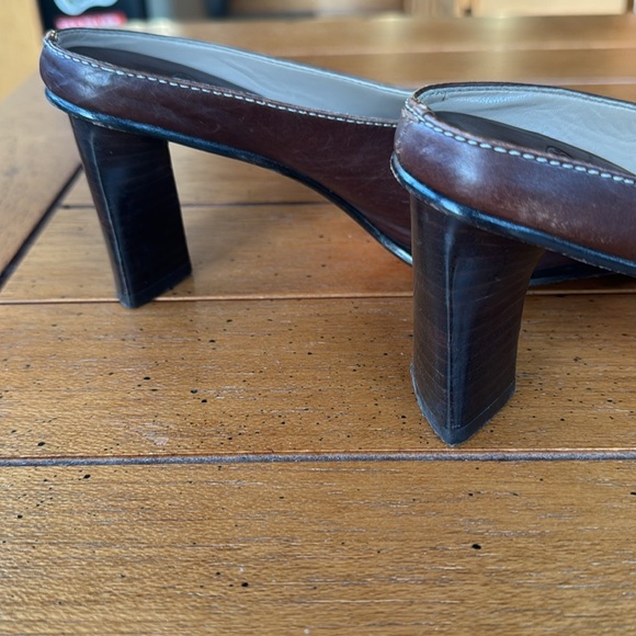 Joan & David Circa Leather Heels - size 6 - Picture 3 of 9